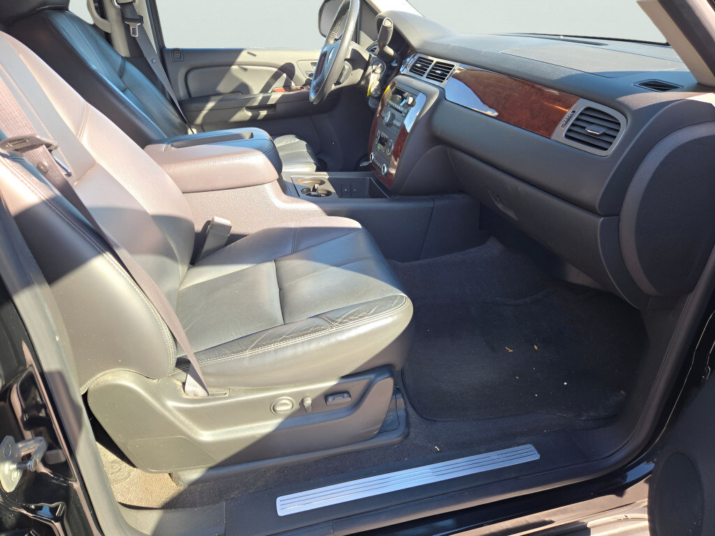 Used 2009 Chevrolet Tahoe LT w/ Luxury Package AWD/4WD image 7
