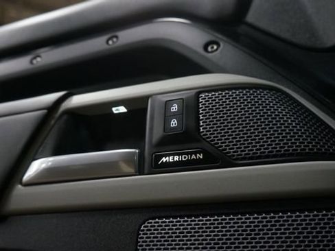 Used 2023 Land Rover Defender 90 S image 26