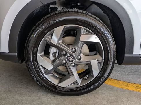Used 2025 Hyundai Venue SEL FWD image 31