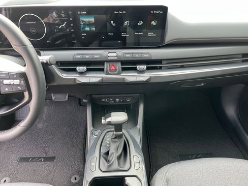 New 2025 Kia K4 EX image 25