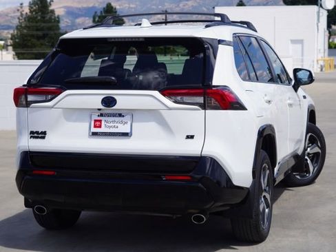 Used 2021 Toyota RAV4 SE w/ Weather & Moonroof Package AWD/4WD image 8
