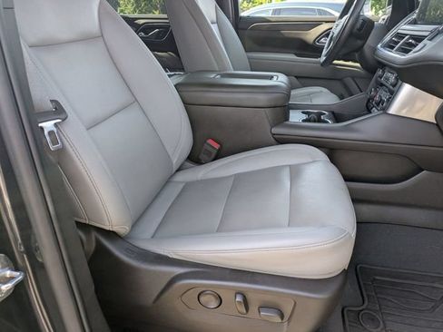 Used 2022 Chevrolet Tahoe Z71 w/ Luxury Package AWD/4WD image 31