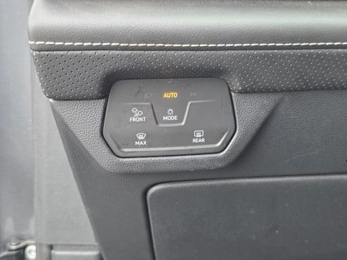 Used 2025 Volkswagen Atlas SE FWD image 29