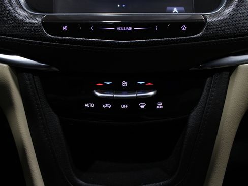 Used 2019 Cadillac XT5 FWD image 21