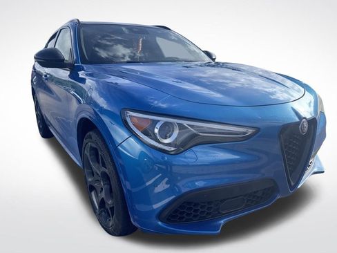 Used 2023 Alfa Romeo Stelvio Veloce image 2