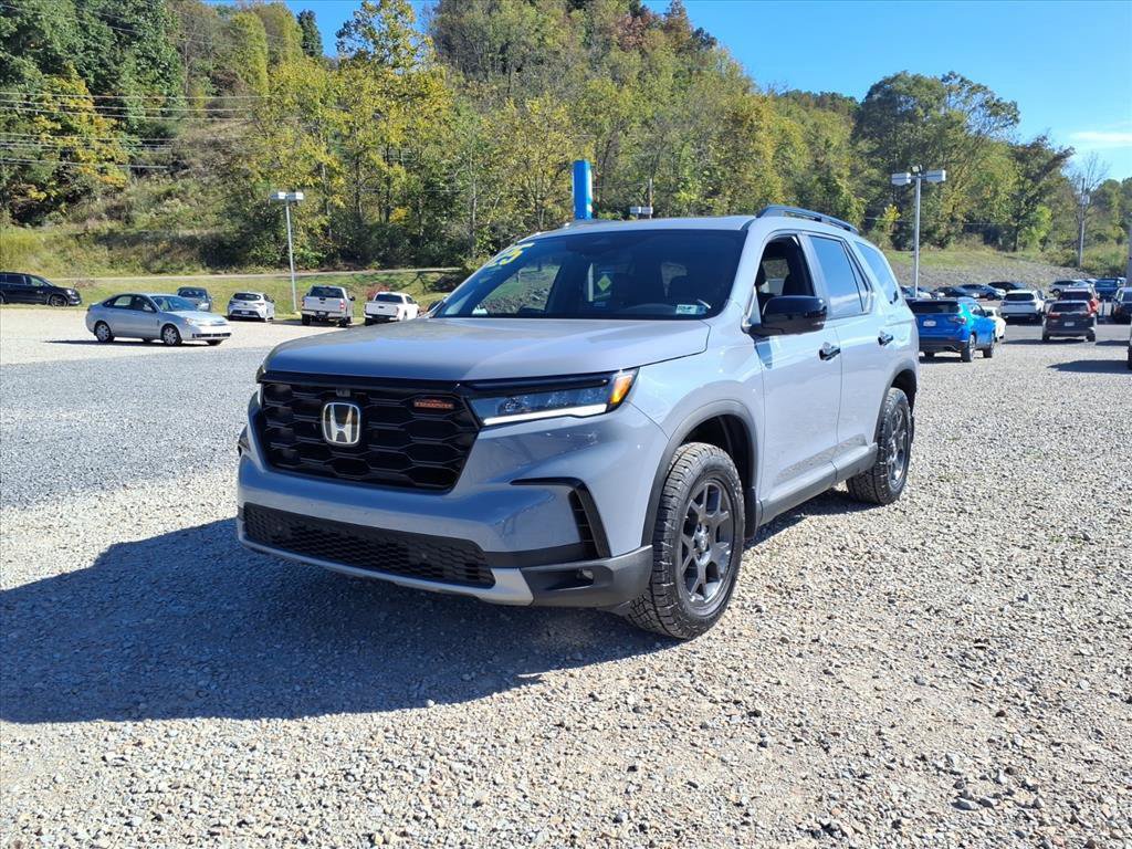 Certified 2025 Honda Pilot TrailSport image 1