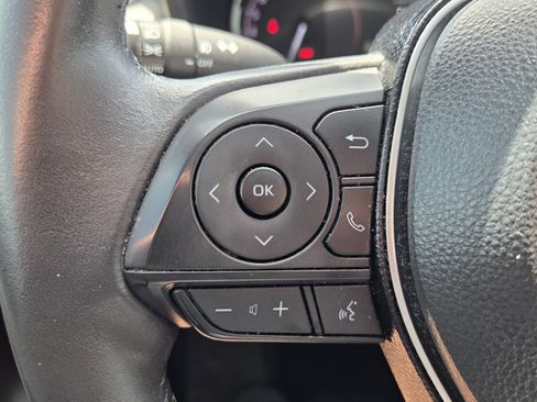 Used 2020 Toyota RAV4 Limited FWD image 25