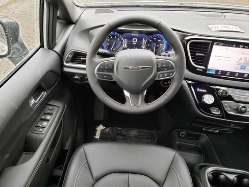 New 2026 Chrysler Voyager LX image 18