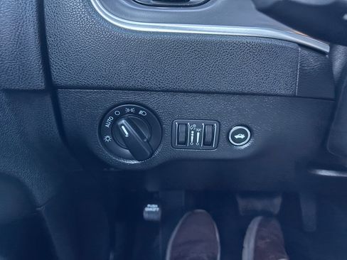 Used 2022 Dodge Charger SXT w/ Blacktop Package image 12