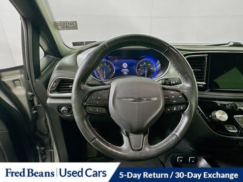 Used 2021 Chrysler Pacifica Touring-L w/ S Appearance Package image 13