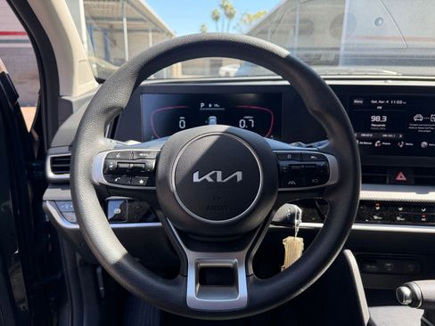Used 2025 Kia Sportage LX image 25
