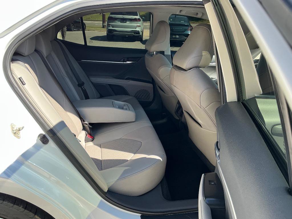 Used 2020 Toyota Camry XSE FWD image 11