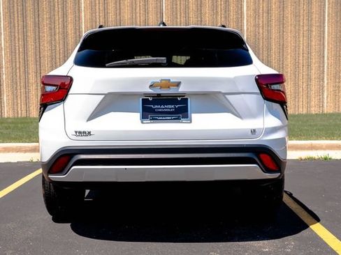 Used 2024 Chevrolet Trax LT w/ Driver Confidence Package FWD image 28