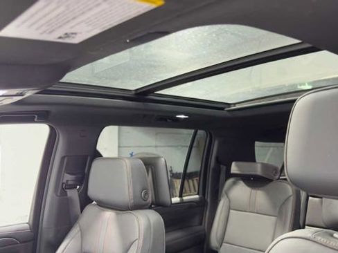 Used 2024 Chevrolet Suburban RST w/ Luxury Package RWD image 37