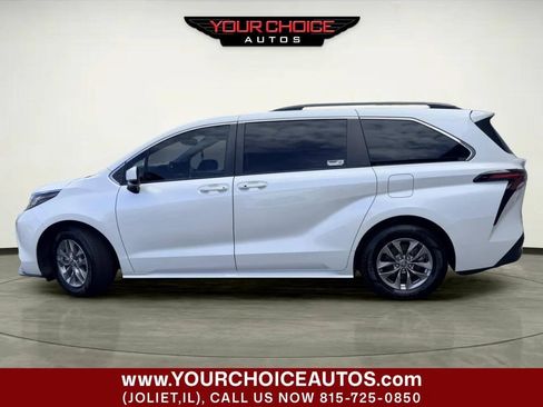 Used 2023 Toyota Sienna XLE FWD image 2