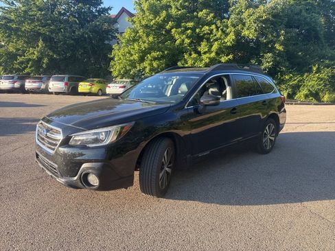 Used 2018 Subaru Outback 3.6R Limited AWD/4WD image 14