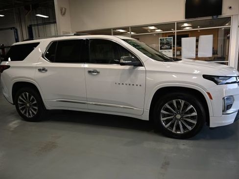 Used 2022 Chevrolet Traverse Premier w/ LPO, Floor Liner Package AWD/4WD image 4