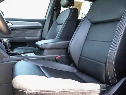 Used 2023 Volkswagen Atlas Cross Sport SE w/ Panoramic Sunroof Package FWD image 24