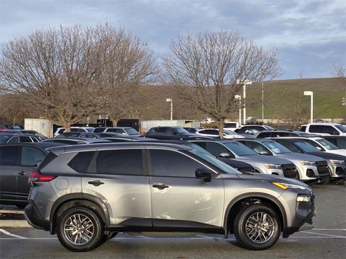 Used 2023 Nissan Rogue S image 3