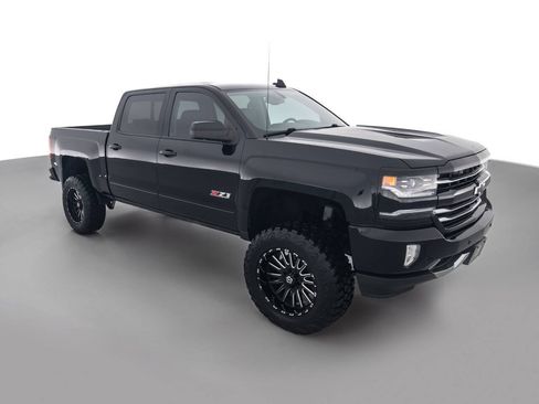 Used 2017 Chevrolet Silverado 1500 LTZ Z71 w/ Realtree Edition AWD/4WD image 3