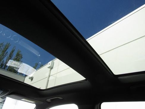 Used 2023 Mercedes-Benz EQB 300 4MATIC image 28