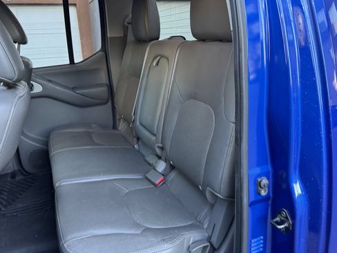 Used 2012 Nissan Frontier SL w/ Moonroof Pkg AWD/4WD image 28
