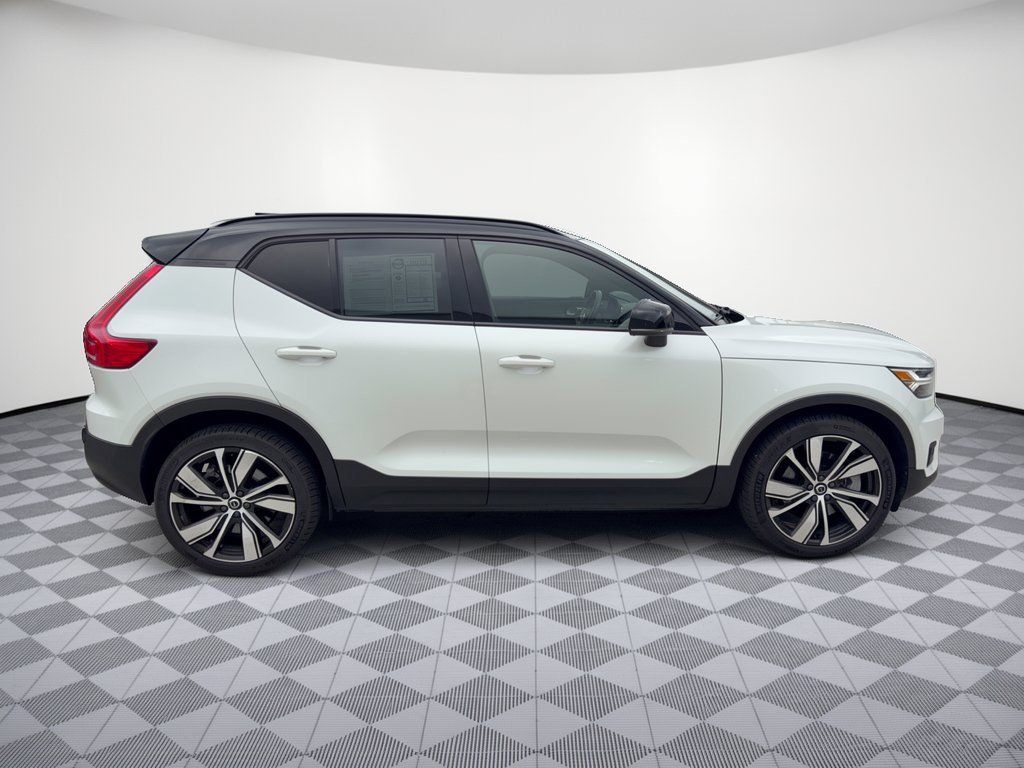 Used 2021 Volvo XC40 P8 Recharge w/ Climate Package AWD/4WD image 8