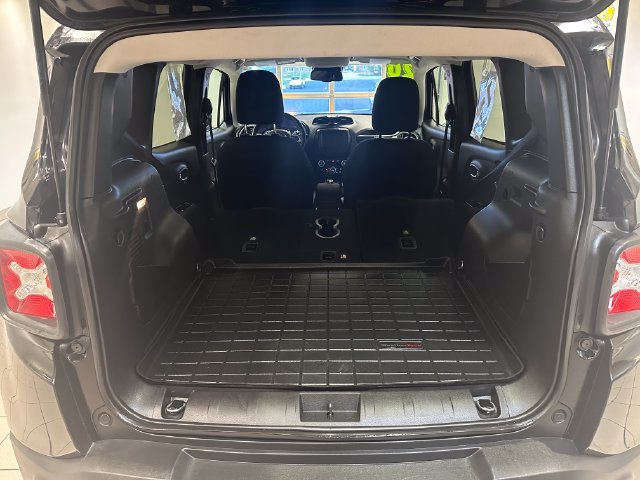 Used 2020 Jeep Renegade Latitude w/ Cold Weather Group AWD/4WD image 16