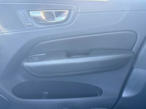 Used 2019 Volvo XC60 T5 Momentum w/ Premium Package image 21