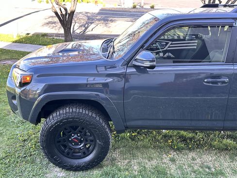 Used 2024 Toyota 4Runner SR5 Premium w/ Moonroof Package image 10