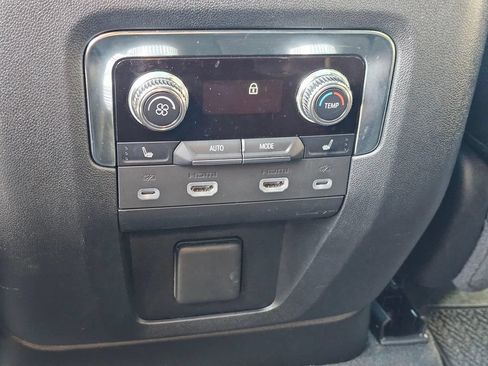 Used 2024 GMC Yukon Denali w/ Advanced Technology Package AWD/4WD image 19