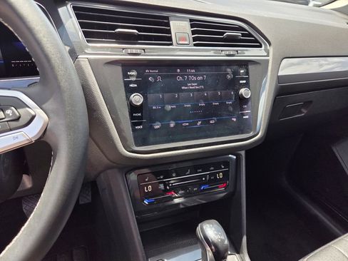 Used 2022 Volkswagen Tiguan SE AWD/4WD image 24