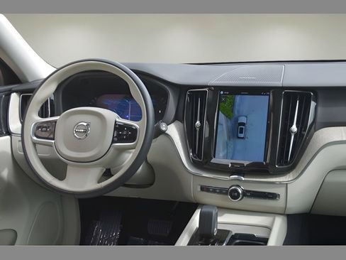 Used 2023 Volvo XC60 B5 Plus w/ Climate Package AWD/4WD image 18