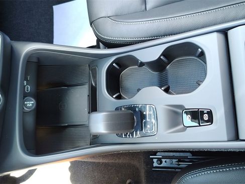 New 2026 Volvo XC40 B5 Core w/ Climate Package image 20