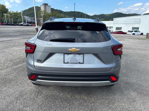 Used 2026 Chevrolet Trax LT FWD image 4