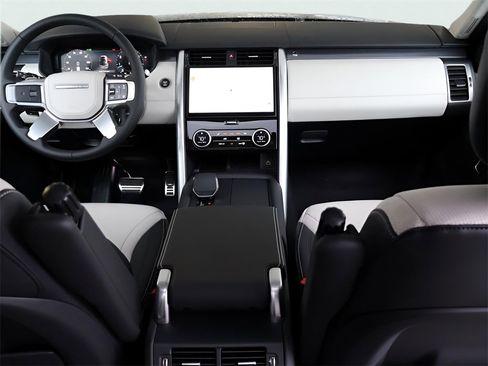 New 2025 Land Rover Discovery Metropolitan Edition image 29