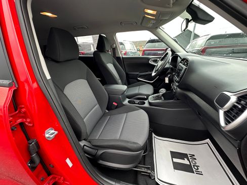 Used 2023 Kia Soul LX image 17