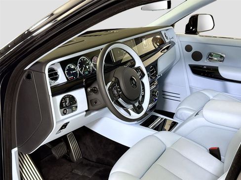 Used 2024 Rolls-Royce Phantom Sedan image 16