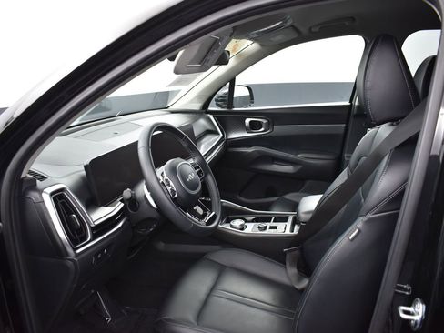 Certified 2025 Kia Sorento EX image 15