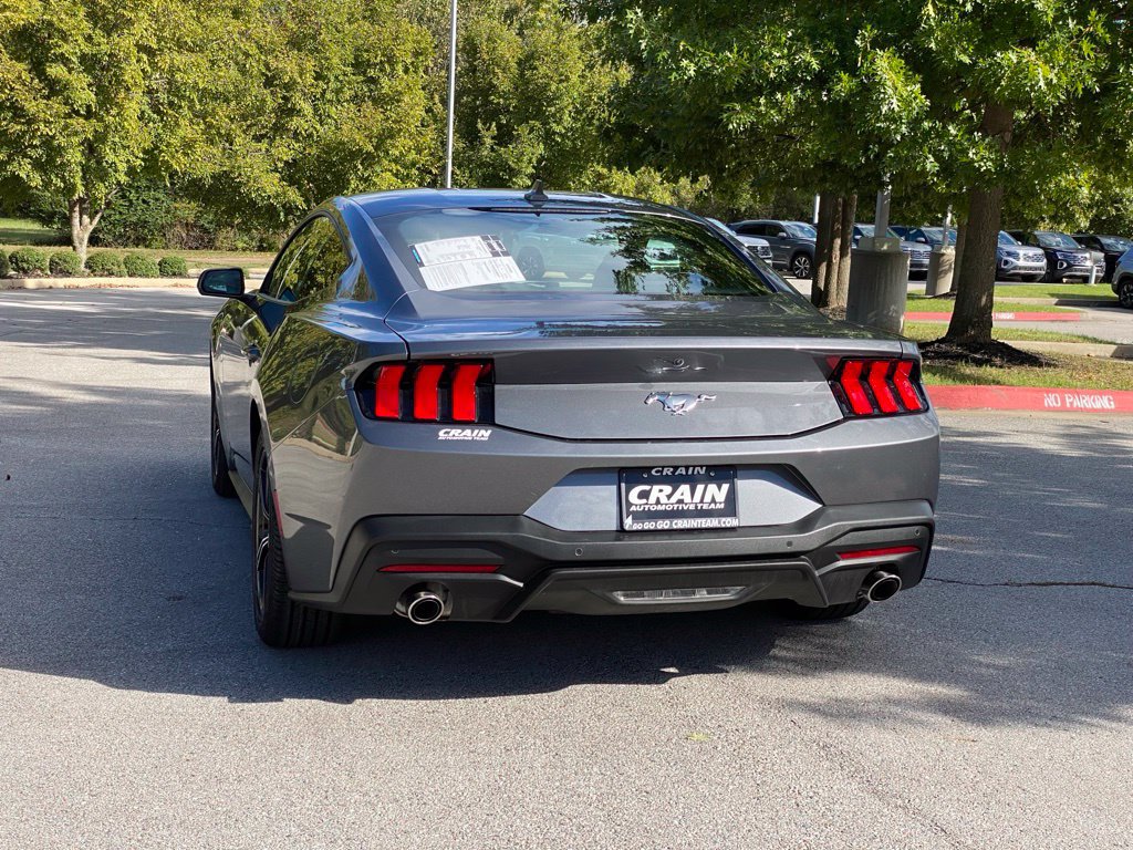 Used 2024 Ford Mustang Coupe RWD image 5