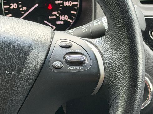 Used 2013 Nissan Pathfinder SV AWD/4WD image 33