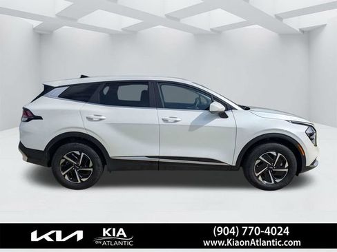 Used 2023 Kia Sportage LX AWD/4WD image 2