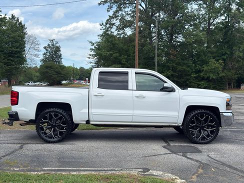 Used 2017 Chevrolet Silverado 1500 LT w/ All Star Edition AWD/4WD image 5