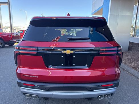New 2026 Chevrolet Traverse LT w/ LPO, Floor Liner Package FWD image 7