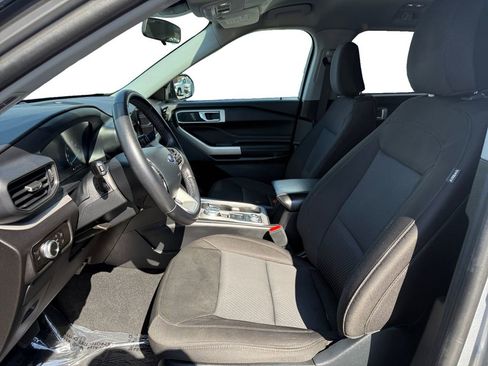 Used 2023 Ford Explorer XLT image 9