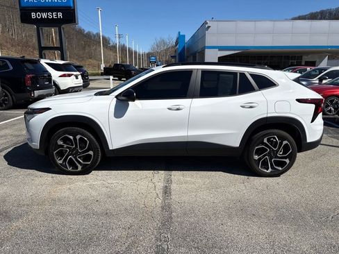 Certified 2024 Chevrolet Trax RS w/ Driver Confidence Package image 3