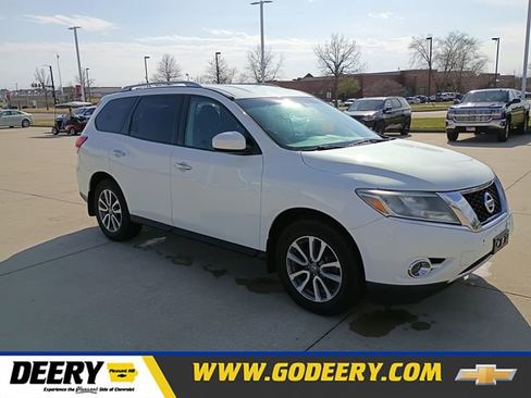 Used 2014 Nissan Pathfinder SV w/ Trailer Tow Package image 1
