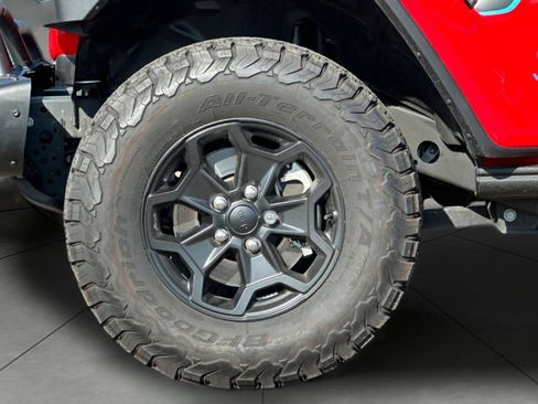 Used 2023 Jeep Wrangler Unlimited Rubicon 4xe image 32