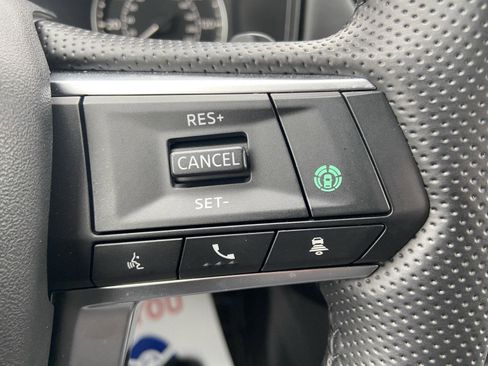 Used 2025 Mitsubishi Outlander SE image 40