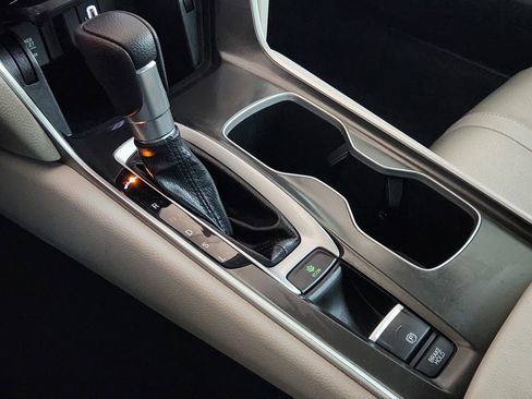 Used 2018 Honda Accord EX image 19